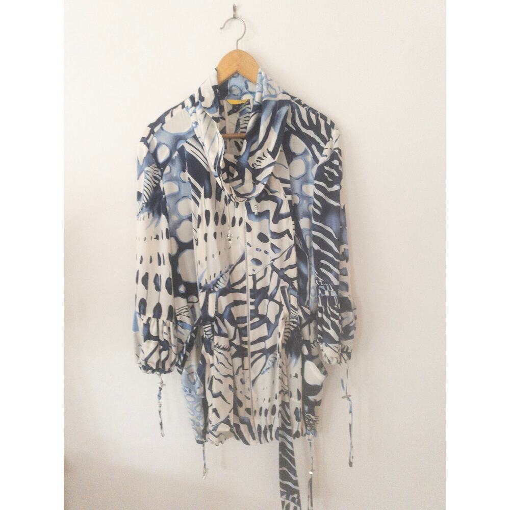 SoCa St. John Blue and White Stretch Silk Belted Jacket Medium